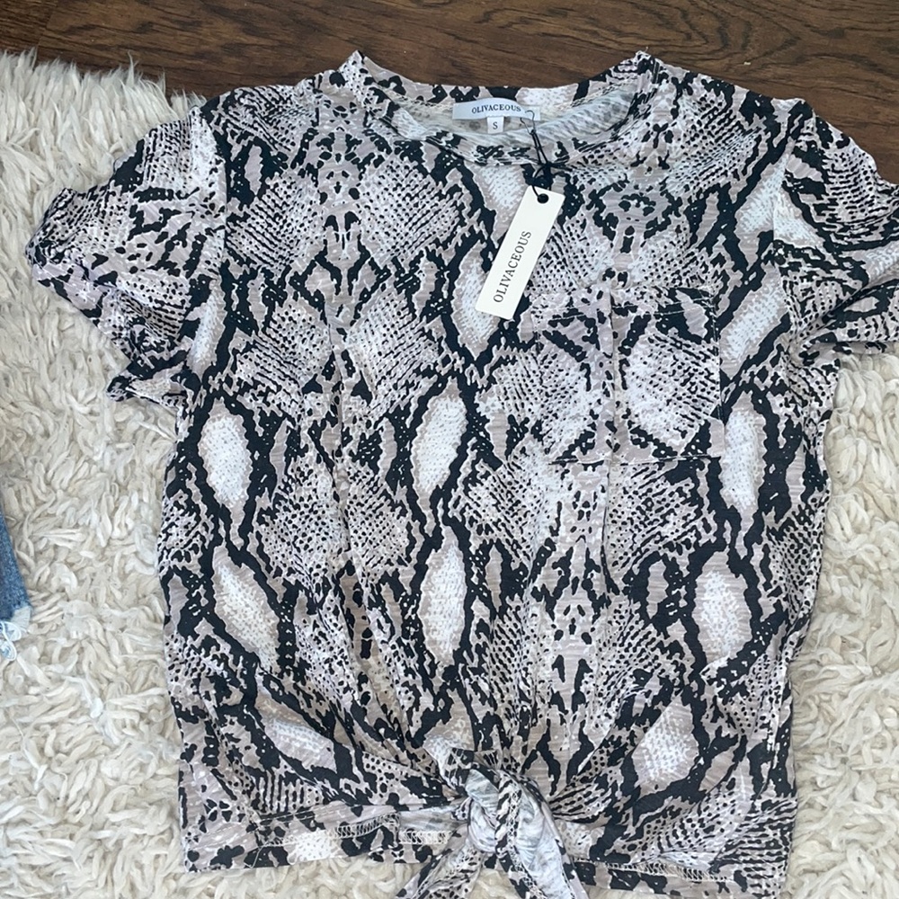 OLIVACEOUS brand new snake skin t shirt